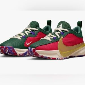 Nike Giannis Freak 5 Christmas Holiday Women’s 6 Youth 4.5Y Red Green Gold